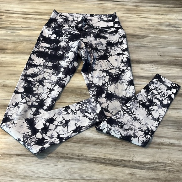 Lululemon leggings size 8 - Picture 7 of 7